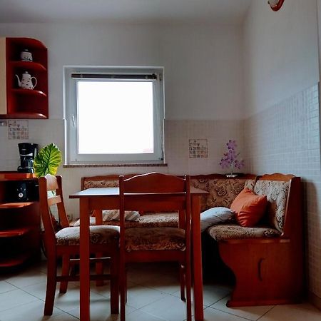 Apartmani Nikolina Ražanac 外观 照片