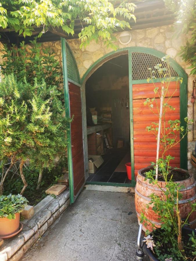 Apartmani Nikolina Ražanac 外观 照片