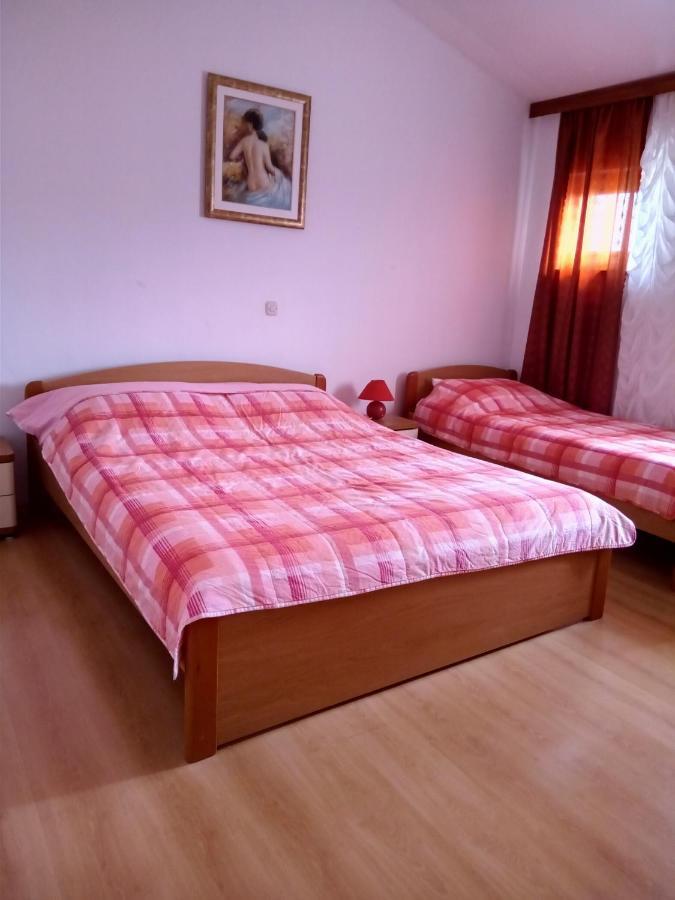 Apartmani Nikolina Ražanac 外观 照片