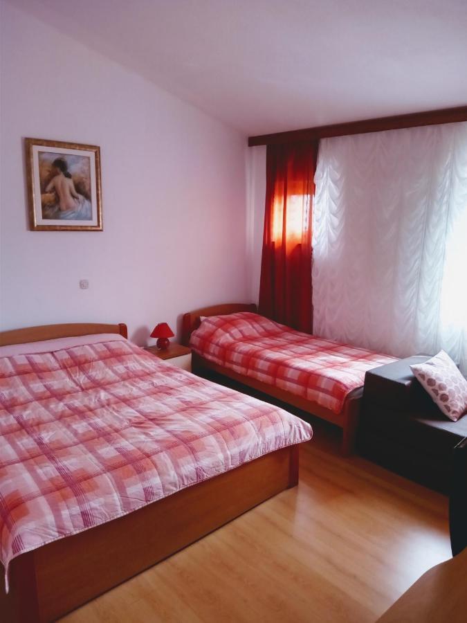 Apartmani Nikolina Ražanac 外观 照片
